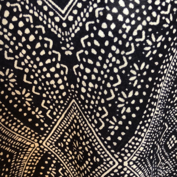 🚨 Patterned flowy tank 🚨 - Picture 4 of 4